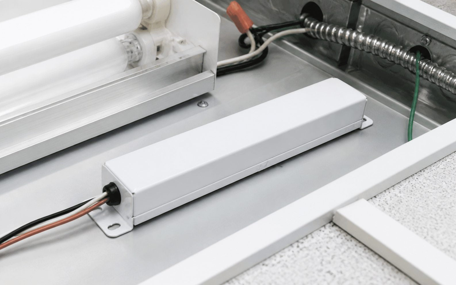 Fluorescent Emergency Ballast - 1400 Lumens Time Delay Enhancement